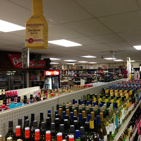 Photo taken at Jake&#39;s Liquor &amp; Fine Wines by Theron P. on 4/6/2013