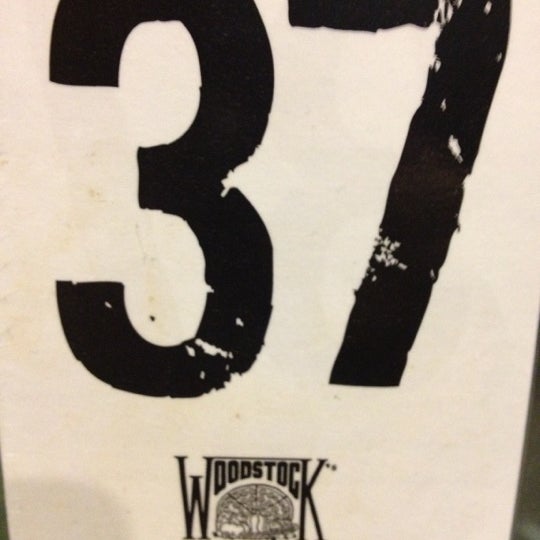 10/12/2012にTy L.がWoodstock&#39;s Pizzaで撮った写真