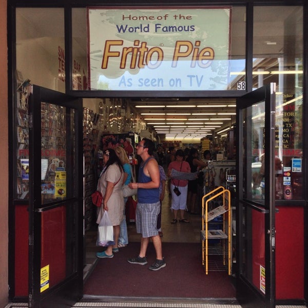 Foto tomada en Five &amp; Dime General Store  por Rick H. el 6/30/2014