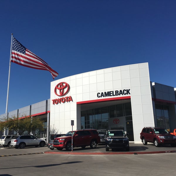 รูปภาพถ่ายที่ Camelback Toyota โดย Sham K. เมื่อ 12/29/2015