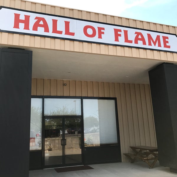 7/26/2017에 Sham K.님이 Hall of Flame Fire Museum and the National Firefighting Hall of Heroes에서 찍은 사진