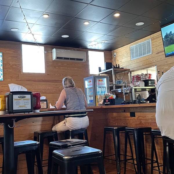 Photo taken at MoJoe&#39;s Burger Joint by Sham K. on 8/16/2023