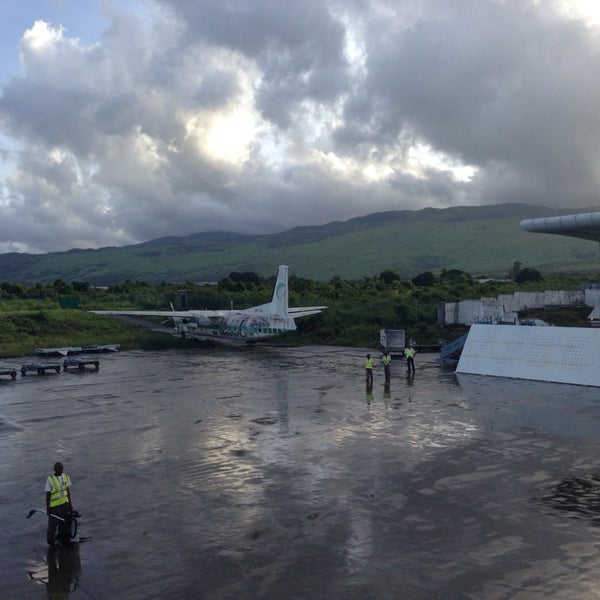 Prince Said Ibrahim International Airport (HAH) موروني, انغازيجا