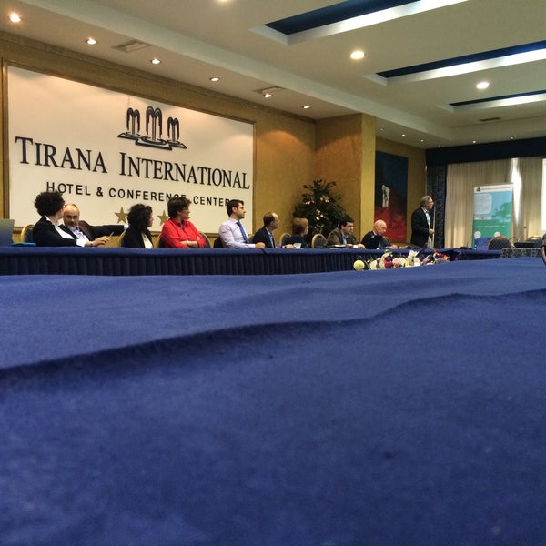 Das Foto wurde bei Tirana International Hotel &amp; Conference Centre von EDL am 5/18/2015 aufgenommen