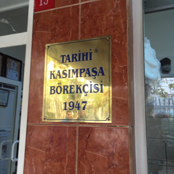 Foto diambil di Tarihi Kasımpaşa Börekçisi 1947 oleh Selahattin A. pada 12/12/2015