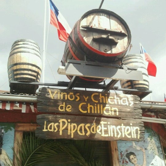 9/18/2012 tarihinde Erick C.ziyaretçi tarafından Las Pipas de Einstein'de çekilen fotoğraf
