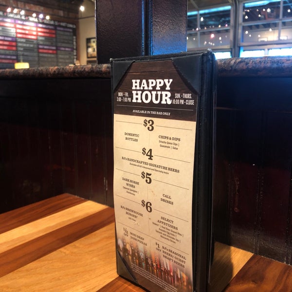 Photo taken at BJ&#39;s Restaurant &amp; Brewhouse by Justin C. on 7/21/2019