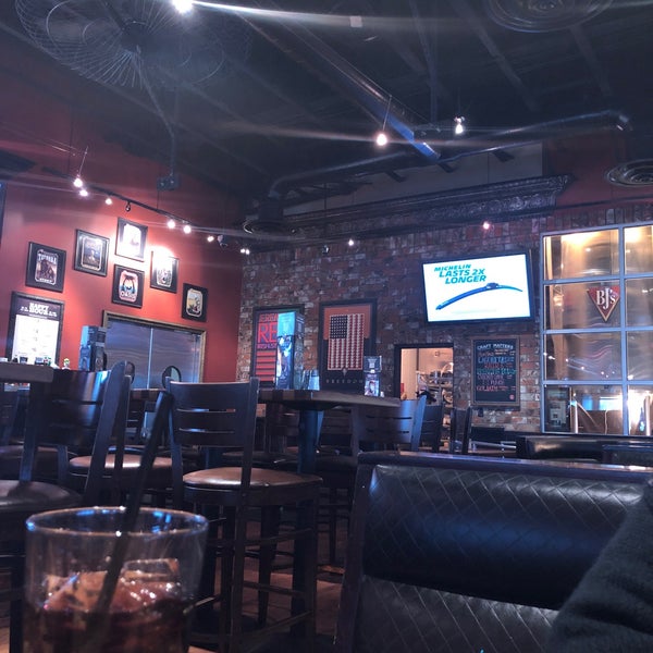 Photo taken at BJ&#39;s Restaurant &amp; Brewhouse by Justin C. on 2/9/2020