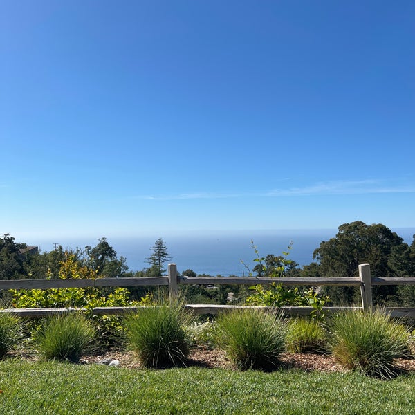 Foto diambil di Ventana Big Sur oleh Justin C. pada 3/9/2022