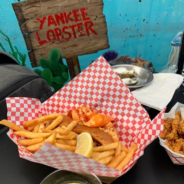 Foto tirada no(a) Yankee Lobster por Jenny L. em 10/21/2021