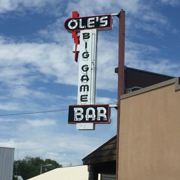 Foto tomada en Ole&#39;s Big Game Steakhouse &amp; Lounge  por Quendy S. el 7/22/2016
