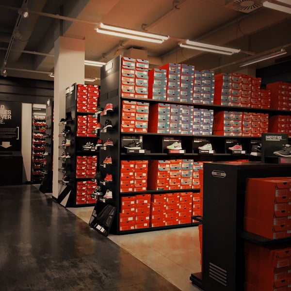 kleding Bijbel Losjes Nike Factory Store - Brunnthal - München, Bayern