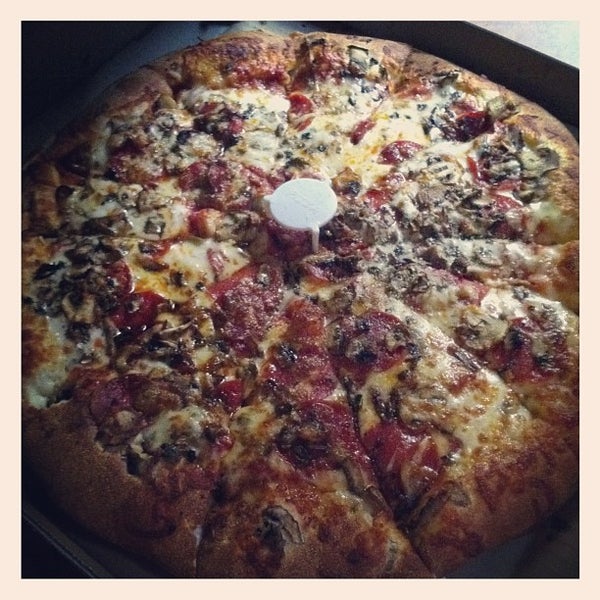 10/27/2012にChris A.がSeniore&#39;s Pizzaで撮った写真