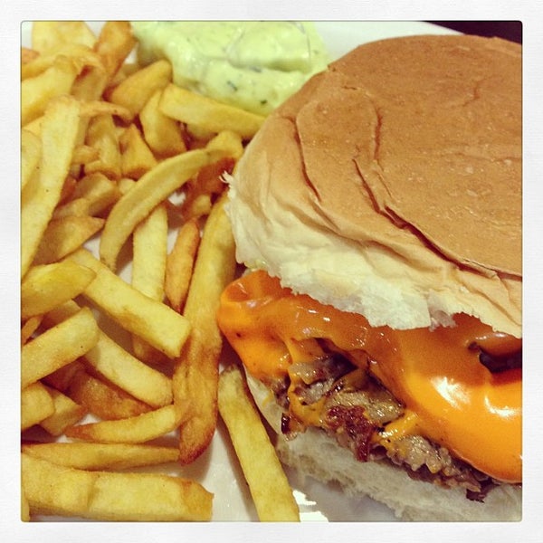 4/1/2013にAndre Y.がTwin Burgerで撮った写真