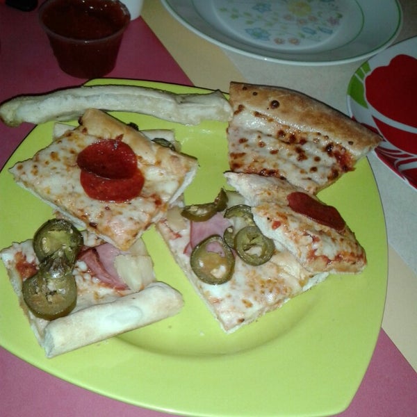 La Pizza Loca Whittier 2 tips from 33 visitors