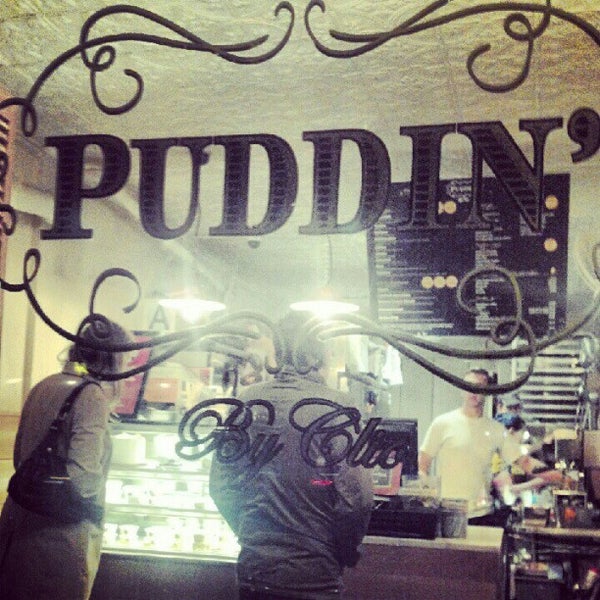 Photo prise au Puddin&#39; by Clio par Vic C. le10/7/2012