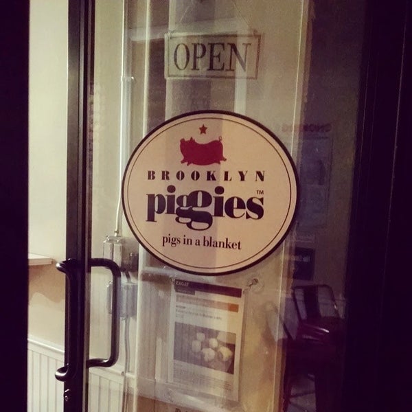 Photo taken at Brooklyn Piggies by Vic C. on 8/10/2014