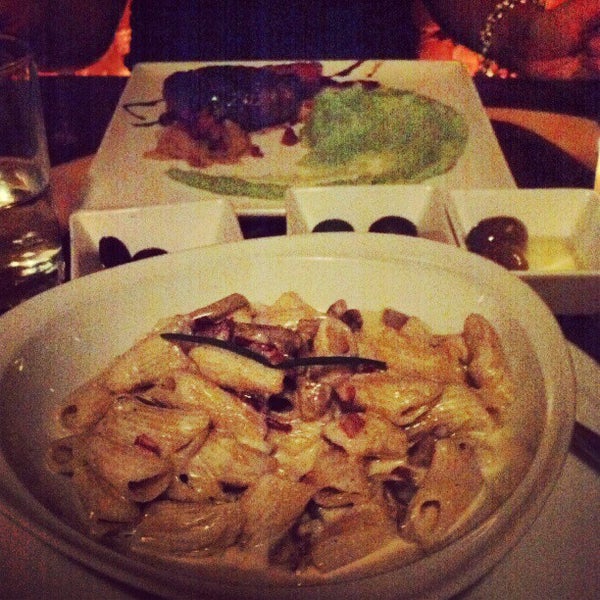 Снимок сделан в Giano Restaurant пользователем Vic C. 11/18/2012