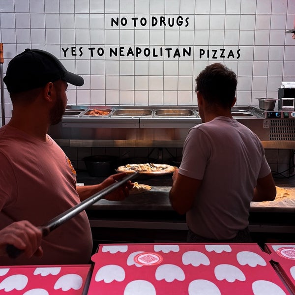 11/30/2022 tarihinde Fahadziyaretçi tarafından Dalmata Pizza'de çekilen fotoğraf