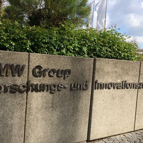 Снимок сделан в BMW Group Forschungs- und Innovationszentrum (FIZ) пользователем Paul J. 4/9/2014