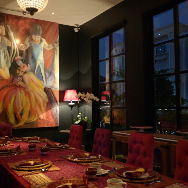 Photo prise au Foodism Kitchen &amp; Terrace par Nadya P. le12/10/2014