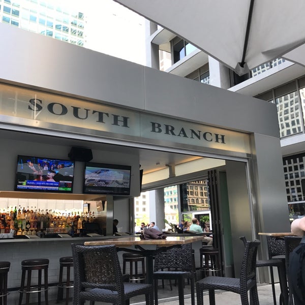 รูปภาพถ่ายที่ South Branch Tavern &amp; Grille โดย Brent K. เมื่อ 6/9/2017