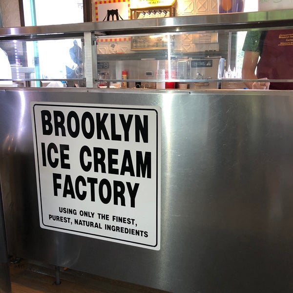 Снимок сделан в Brooklyn Ice Cream Factory пользователем Ince M. 5/22/2018
