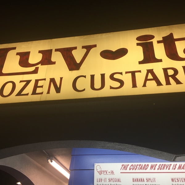 Foto tirada no(a) Luv-It Frozen Custard por Rob B. em 9/15/2018