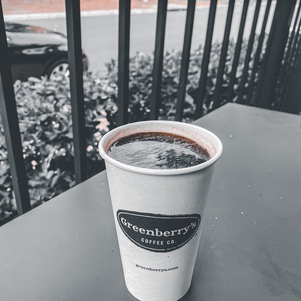 Снимок сделан в Greenberry&#39;s Coffee &amp; Tea пользователем Faisal 9/28/2020