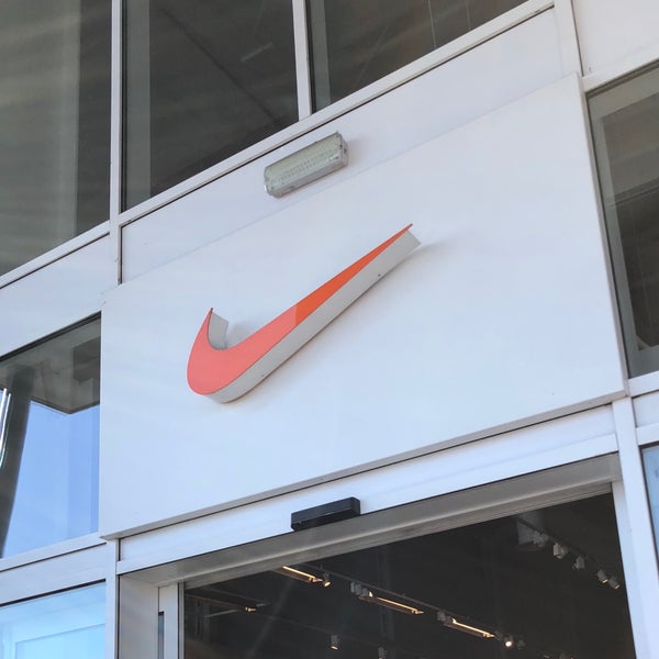 nike outlet lakeside retail park