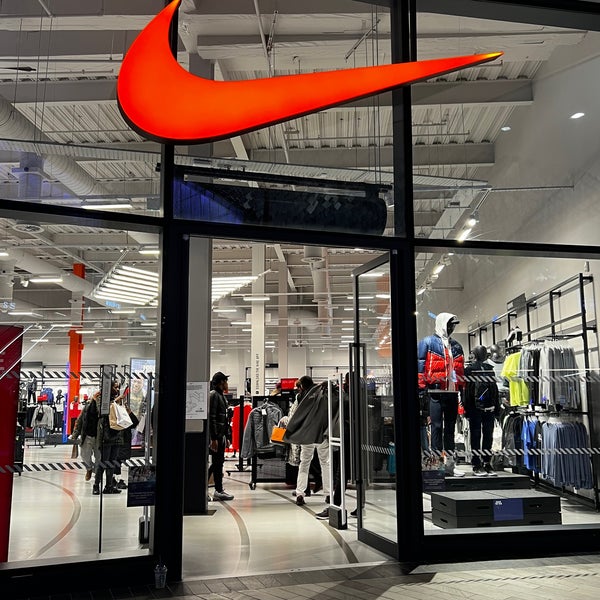 primer ministro Cruel Me preparé Nike Factory Store - Tienda de artículos deportivos en London