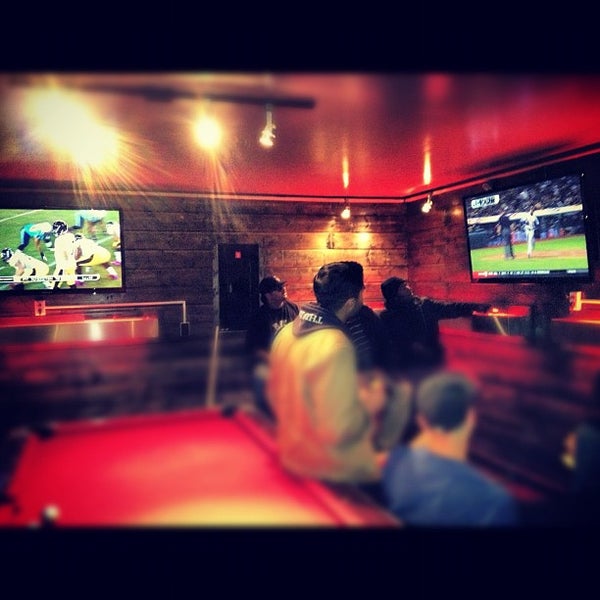 รูปภาพถ่ายที่ Halftime Sports Bar โดย DNas S. เมื่อ 10/12/2012