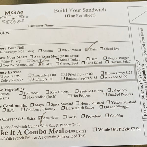 รูปภาพถ่ายที่ MGM Roast Beef โดย Kevin S. เมื่อ 7/21/2021