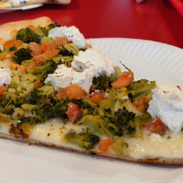 7/19/2019 tarihinde Jorge C.ziyaretçi tarafından Famous Amadeus Pizza'de çekilen fotoğraf