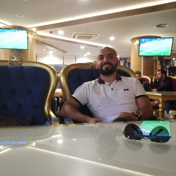 11/10/2019 tarihinde Kara D.ziyaretçi tarafından Palace Cafe Restaurant &amp; Bowling'de çekilen fotoğraf