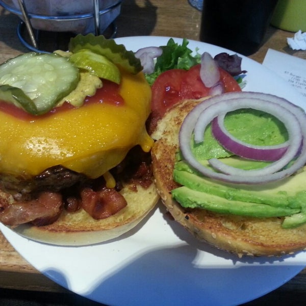 3/9/2013にAnthony H.が67 Burgerで撮った写真