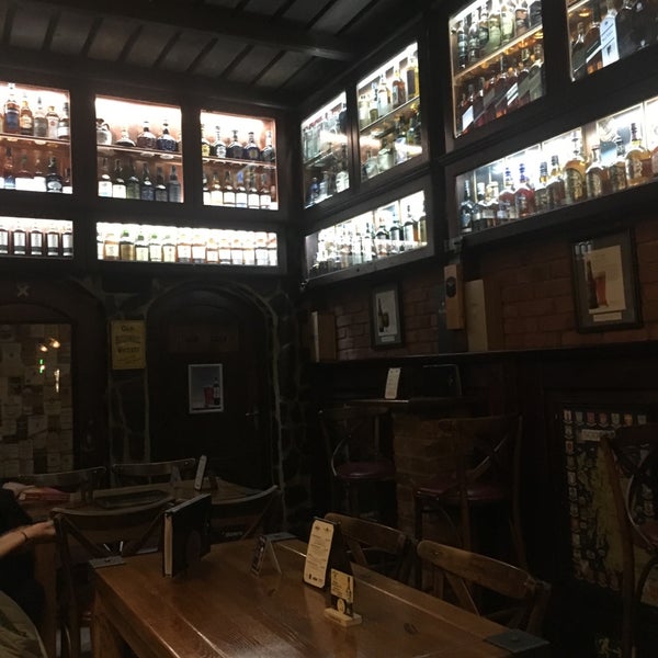 Снимок сделан в The BLACK STUFF Irish Pub &amp; Whisky Bar пользователем Jeník M. 1/28/2018