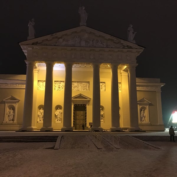 Das Foto wurde bei Katedros aikštė | Cathedral Square von Jeník M. am 2/17/2018 aufgenommen