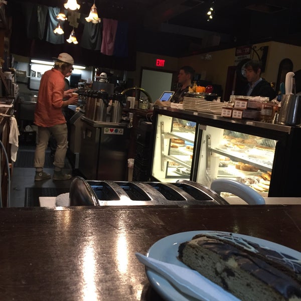 4/30/2016에 Shana Z.님이 Nervous Dog Coffee Bar &amp; Roaster에서 찍은 사진