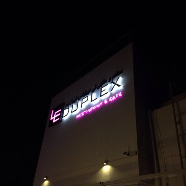 Photo prise au Le Duplex Restaurant &amp; Cafe مطعم ومقهى لي دوبليكس par Pavan M. le10/18/2013