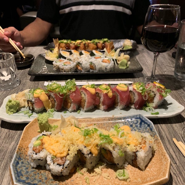 Foto tirada no(a) Umami Restaurant and Sushi Bar por Nichole S. em 8/21/2019