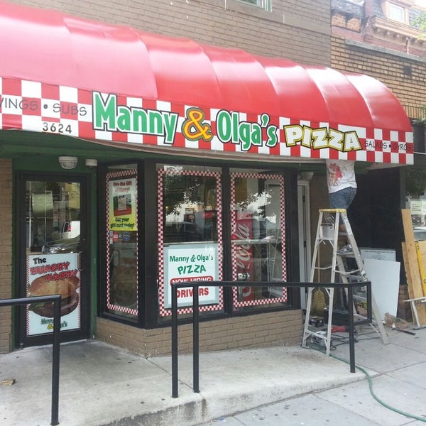 Das Foto wurde bei Manny &amp; Olga’s Pizza von Bobby A. am 6/17/2013 aufgenommen