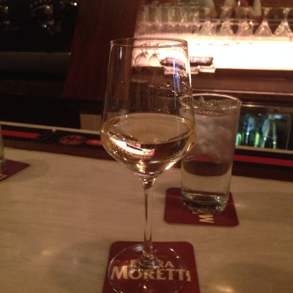 5/3/2014 tarihinde Maya B.ziyaretçi tarafından Zagara Restaurant &amp; Wine Bar'de çekilen fotoğraf