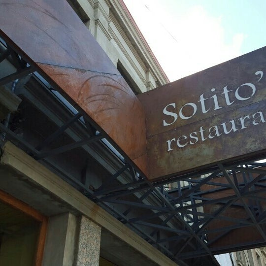 รูปภาพถ่ายที่ Sotito&#39;s Restaurant โดย Luis Alberto B. เมื่อ 10/16/2015