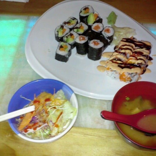 Photo taken at Oishi Japanese Restaurant by Ruben O. on 9/1/2012