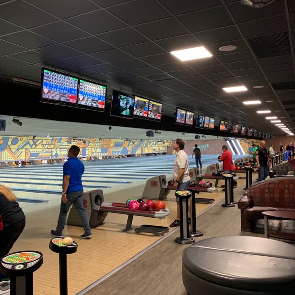 Sunrise Lanes Bowling Alley in Saint Petersburg