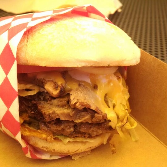 8/14/2014에 Flora M.님이 Stumpy&#39;s Burger, Fries &amp; Dogs에서 찍은 사진