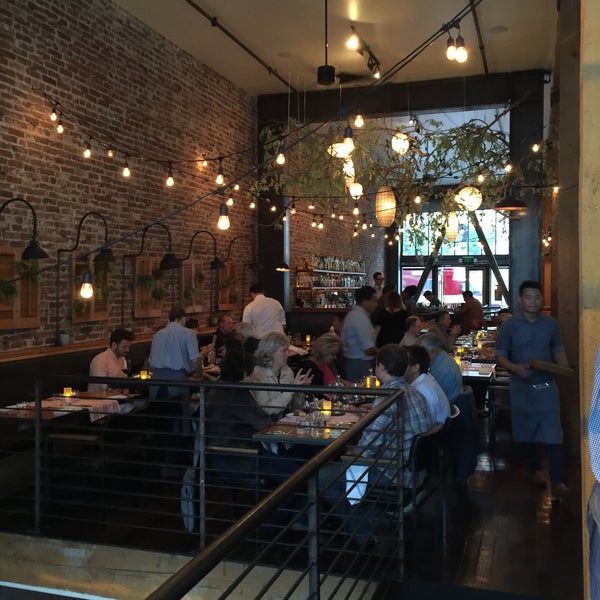 รูปภาพถ่ายที่ AQ Restaurant &amp; Bar โดย Bryan C. เมื่อ 8/1/2015