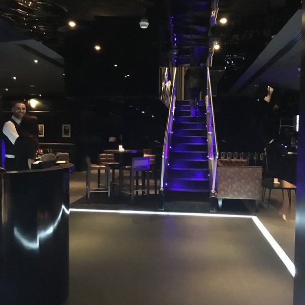 3/28/2016 tarihinde Julie G.ziyaretçi tarafından GQ Bar Dubai'de çekilen fotoğraf