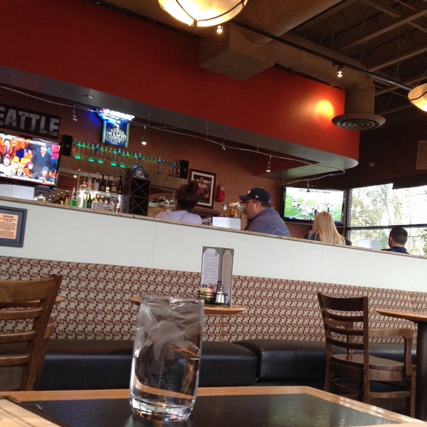 Photo prise au Canyons Restaurant &amp; Bar par Melissa D. le12/28/2014